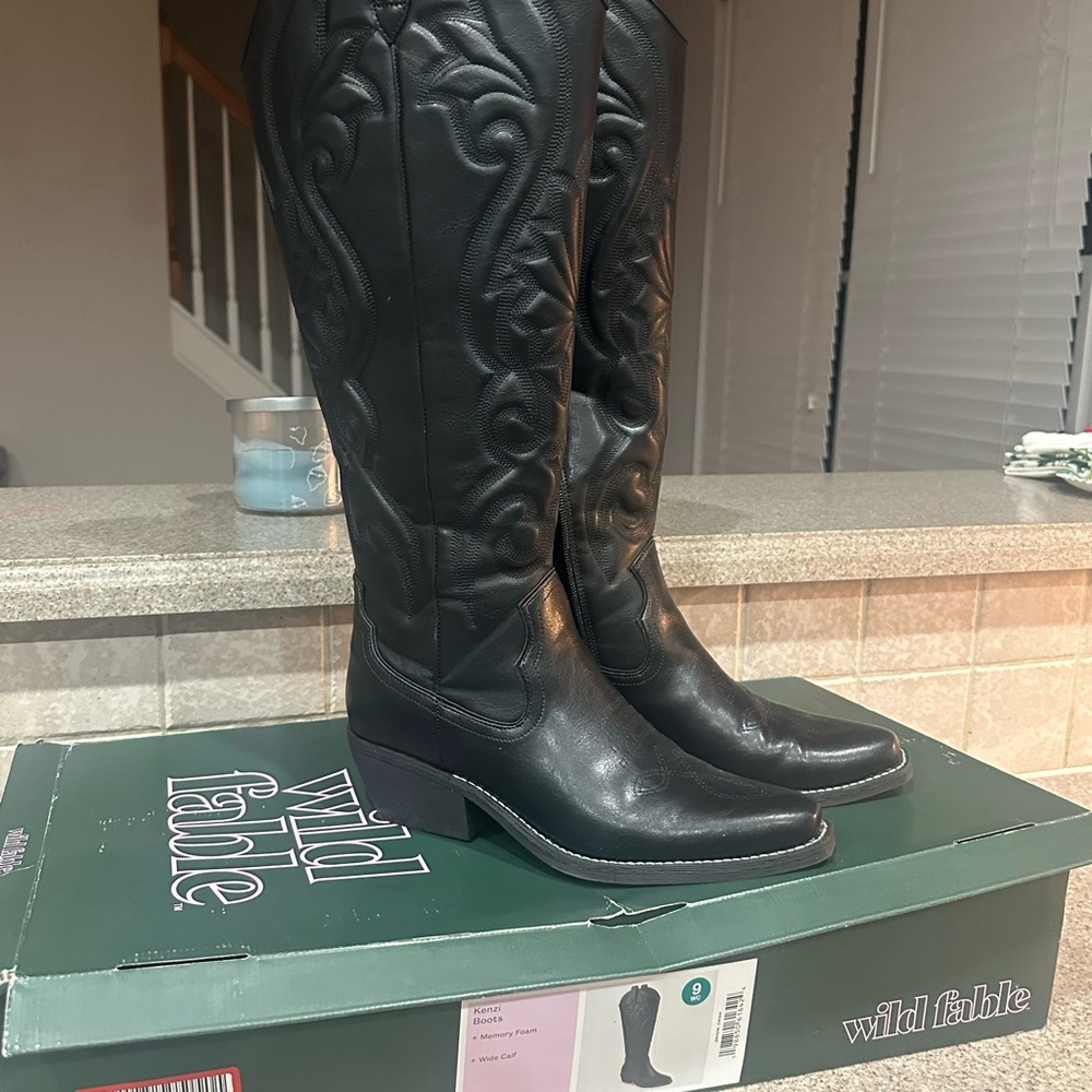 Wild Fable Embossed Black Heeled Boots